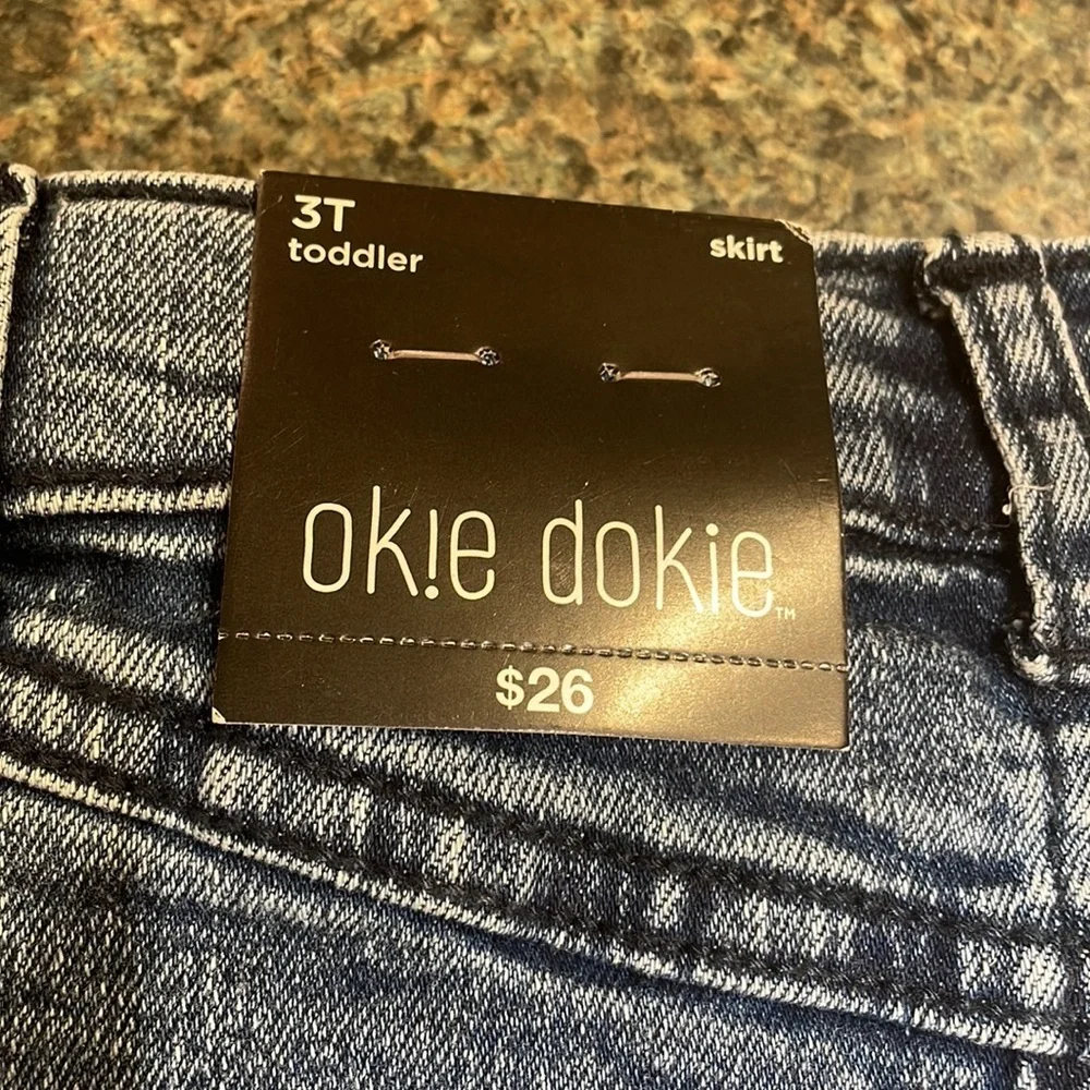 Okie Dokie 3T denim jean skirt with pockets and snap closure NEW - Picture 3 of 8